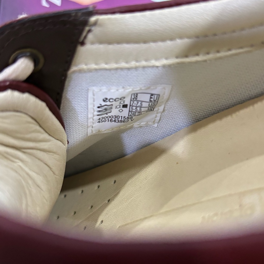 ECCO Women’s Soft Leather Sneakers - Picture 8 of 9